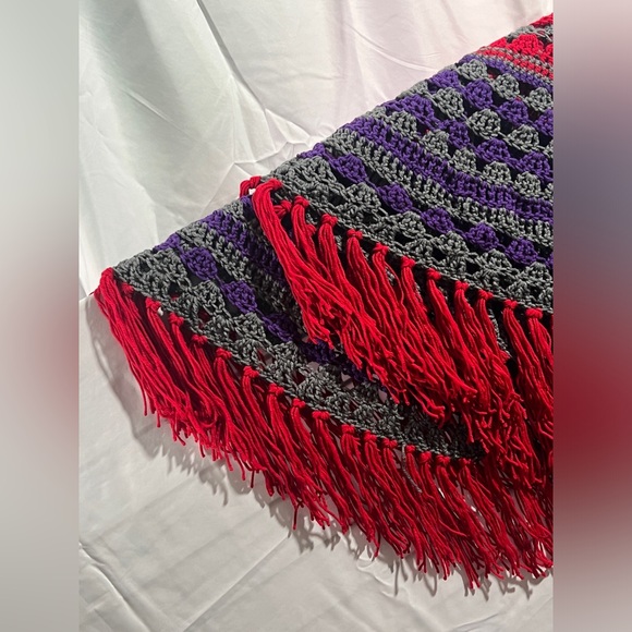 The Rose N Thorn Crocheted Round Mandala Throw Blanket Large - Picture 4 of 8